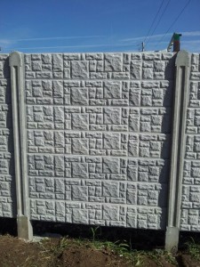 Gard din beton inaltime de  2,5 m